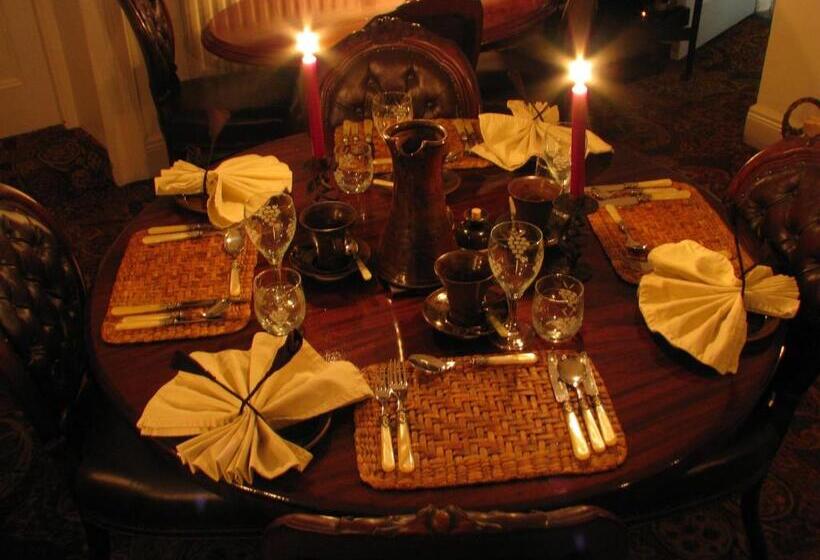 تختخواب و صبحانه Cullintra House