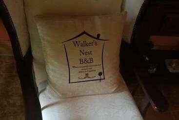 تختخواب و صبحانه Walkers Nest