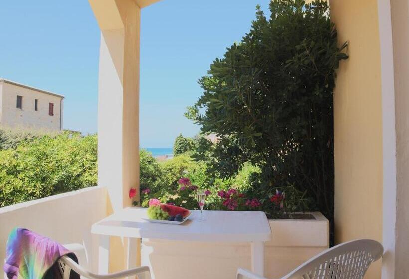 هتل Alexia Beach