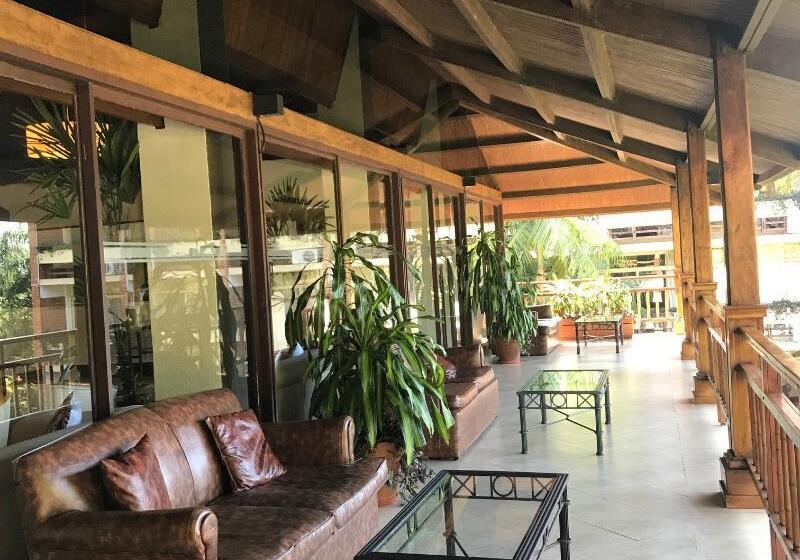 هتل Raices Esturion