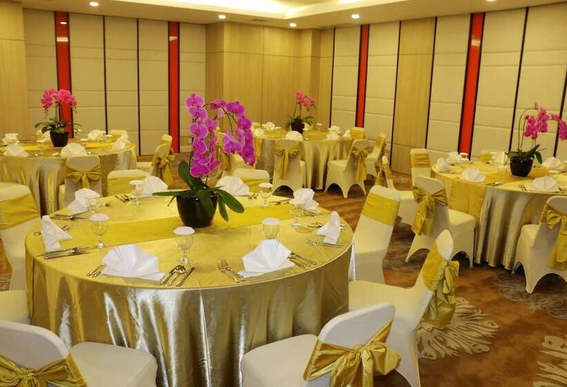 هتل Santika Mega City  Bekasi