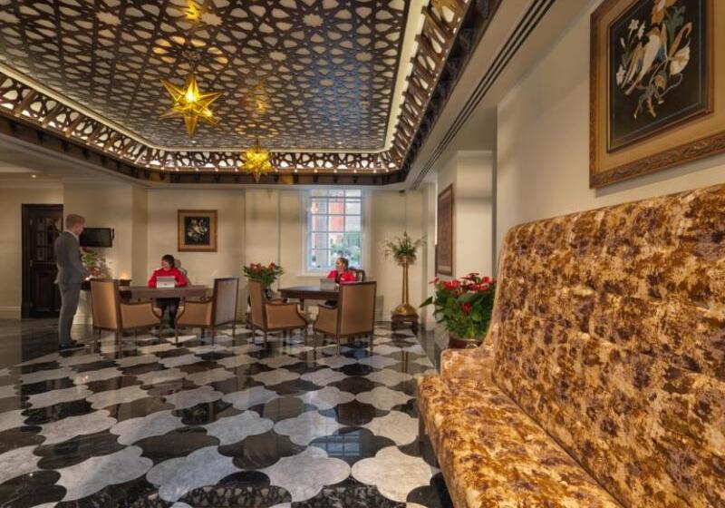 Отель The Lalit London
