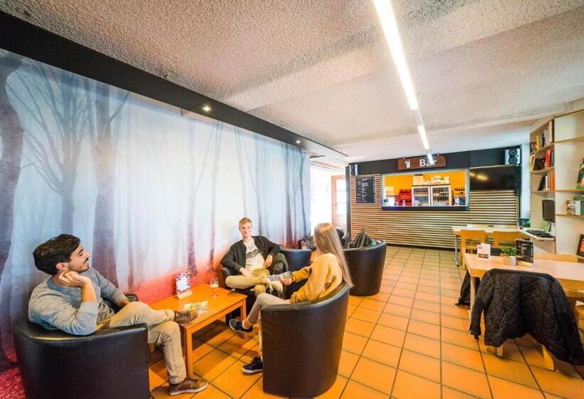 הוסטל Auberge De Jeunesse De Bouillon