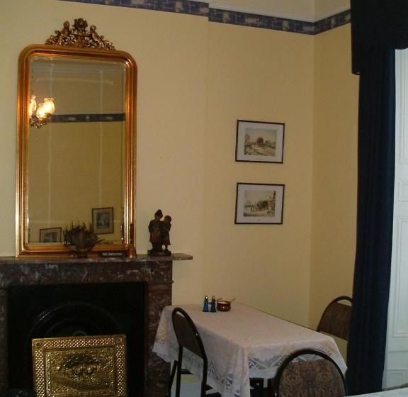 مبيت وإفطار Claremont House
