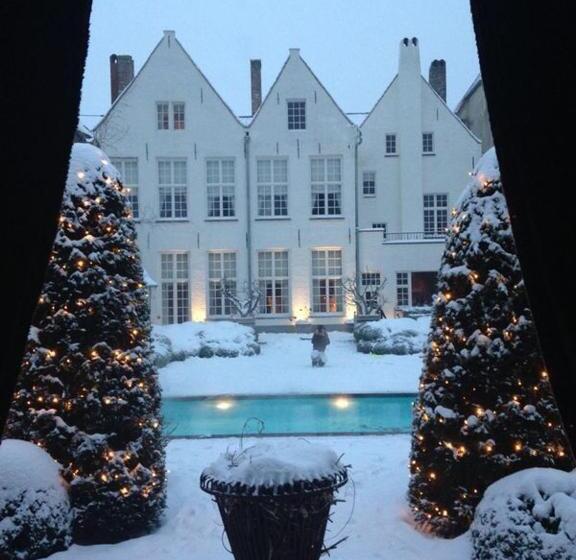 تختخواب و صبحانه Exclusive Suites The Secret Garden