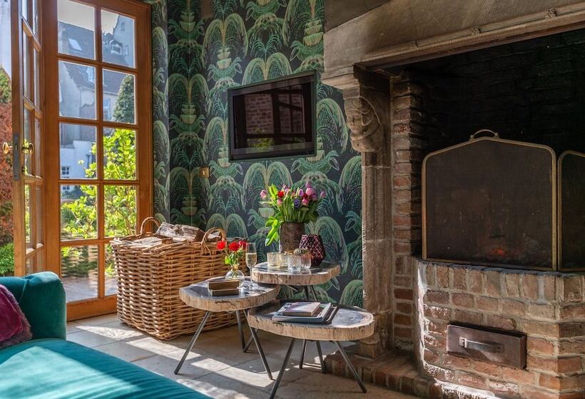 تختخواب و صبحانه Exclusive Suites The Secret Garden