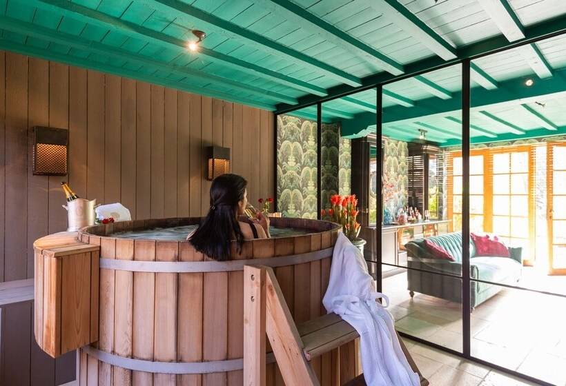 تختخواب و صبحانه Exclusive Suites The Secret Garden