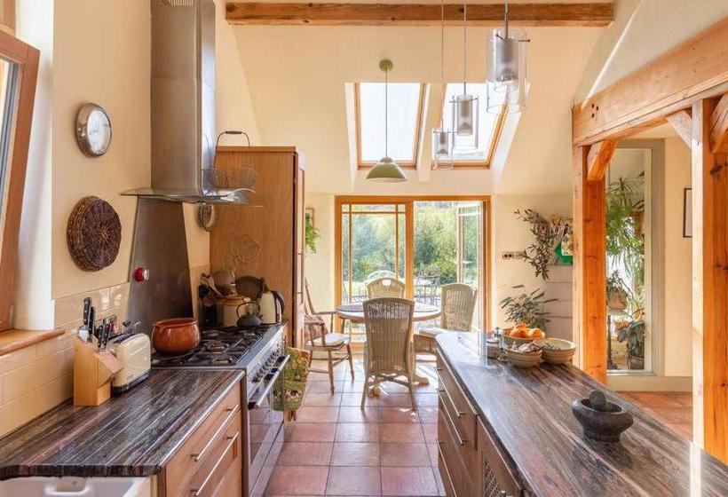 Kenmare Eco Lodge
