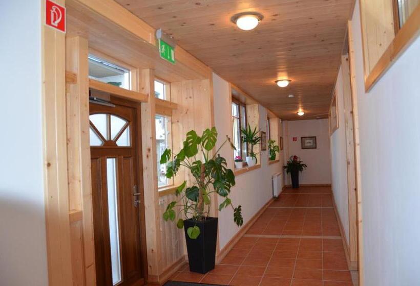 تختخواب و صبحانه Pension Zum Schreiner