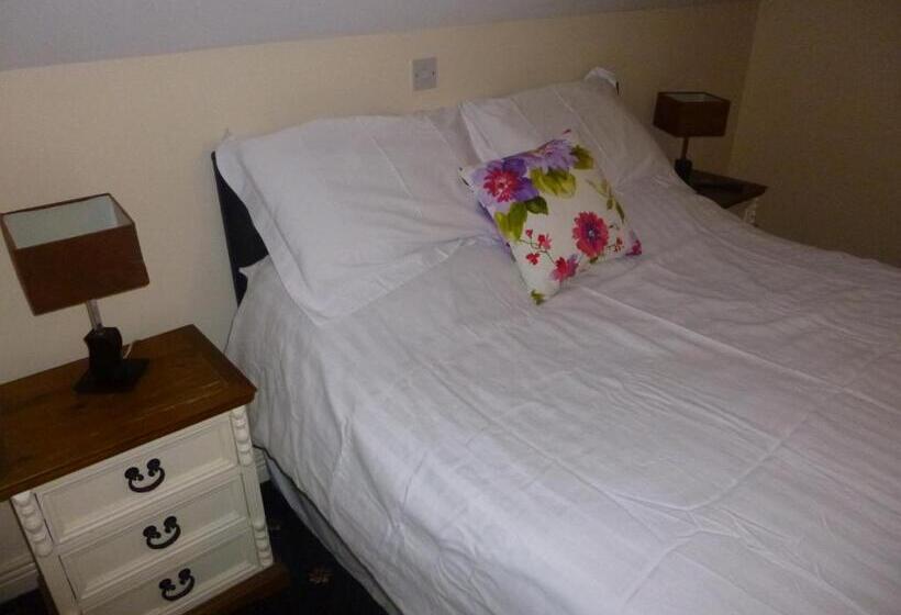 مبيت وإفطار The Schooner Tavern