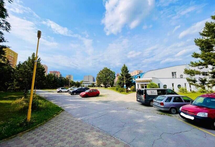 هتل Akadémia