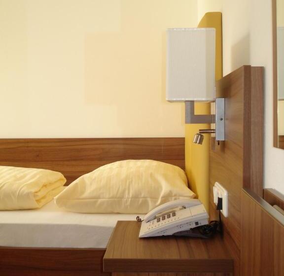 ホテル Almtalerhof