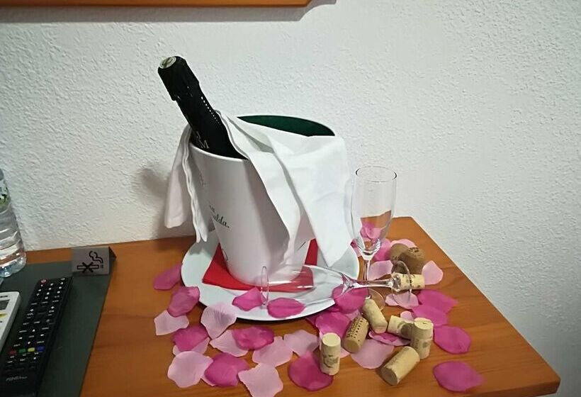 هتل La Nova Tenalla   Adults Only