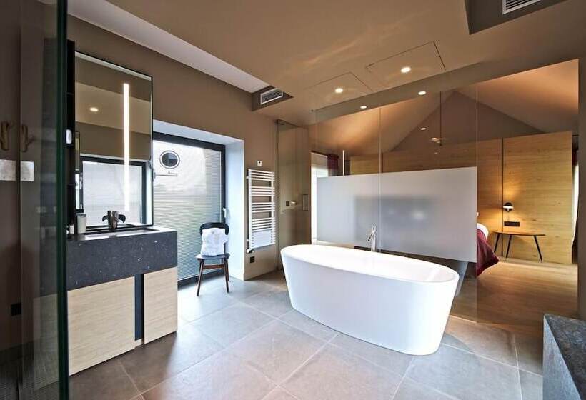 هتل Domaine De Naxhelet