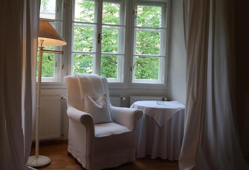 هتل Seeschlößl Velden