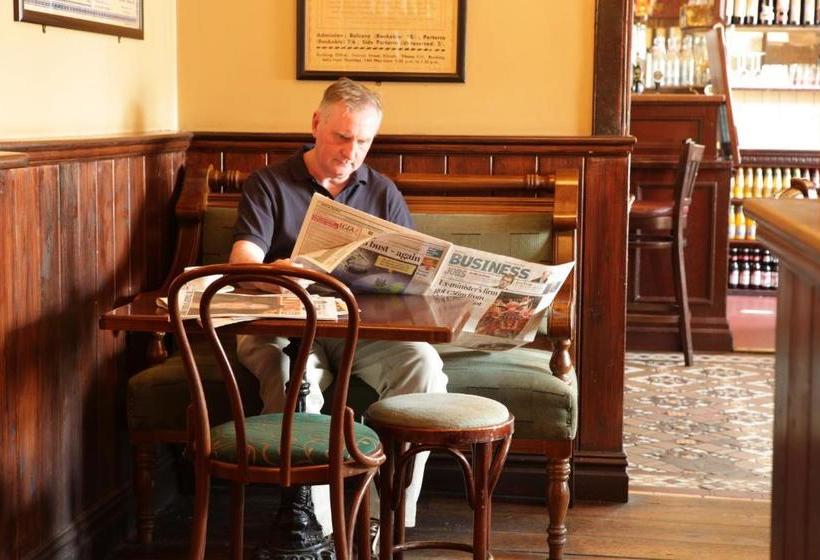 צימר Crotty's Pub & Accommodation
