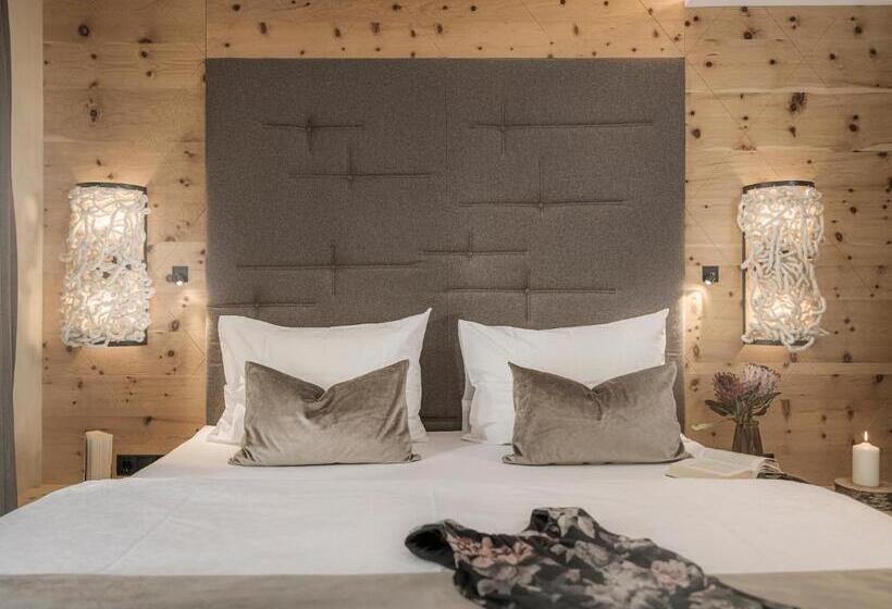 Отель Bergkristall Zillertal   Adults Only 16 Years Plus