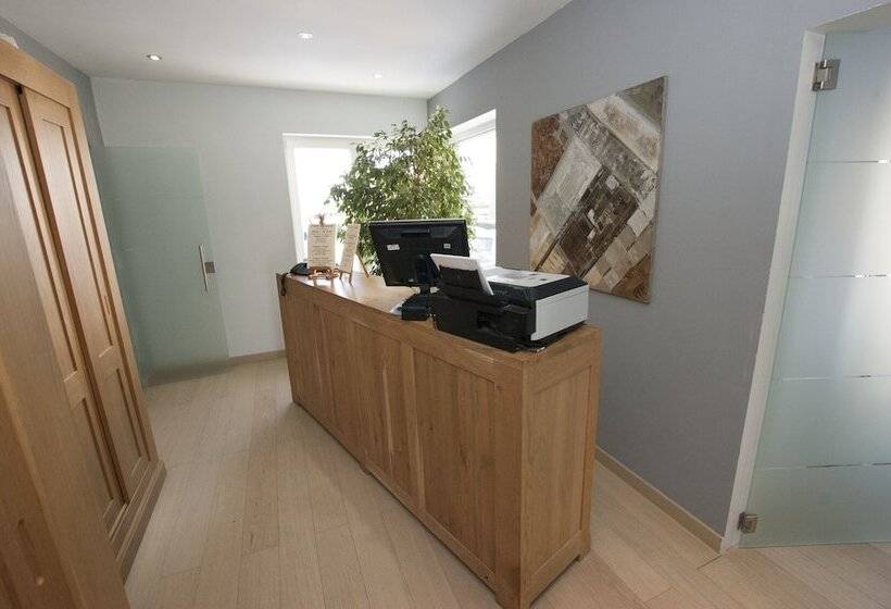 ホテル Piano 2   Mont St Guibert   Louvain La Neuve