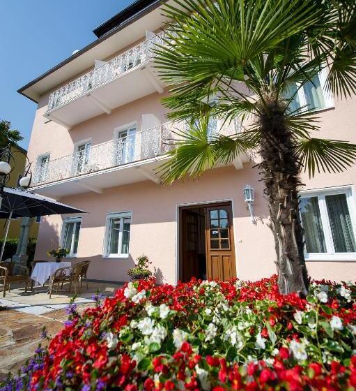 هتل Villa Auguste