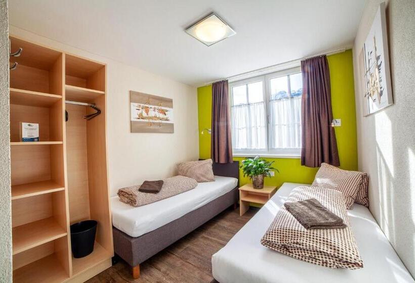 Rutsche Hostel