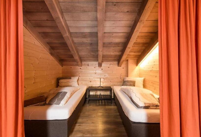 Rutsche Hostel