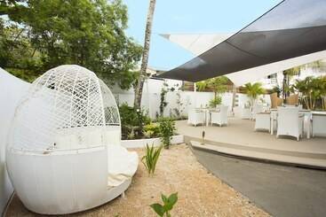 تختخواب و صبحانه Esprit Libre Restaurant And Guest House