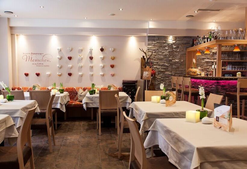 هتل Am Dorfplatz Suites Adults Only
