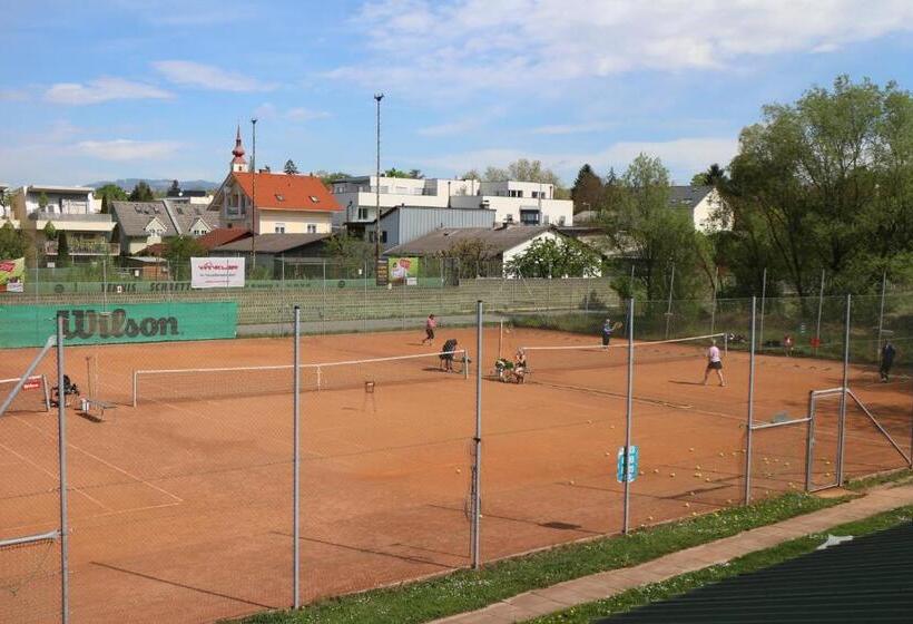 هتل Centercourt