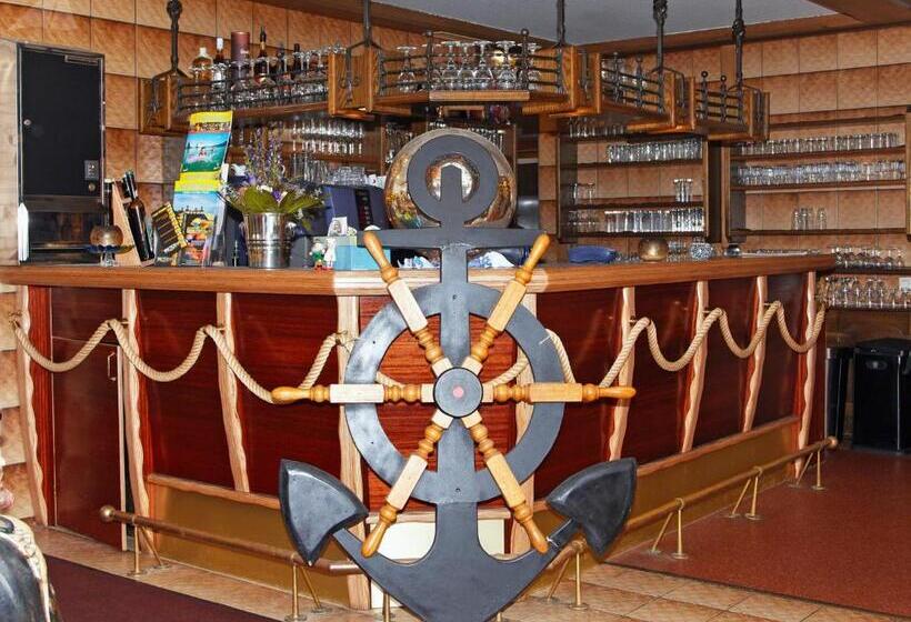 هتل Restaurant Veldener Traumschiff Direkt Am See In 2min Im Zentrum