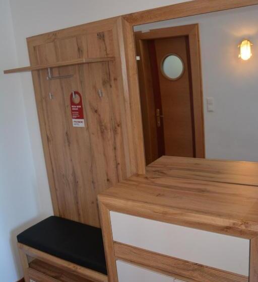 هتل Restaurant Veldener Traumschiff Direkt Am See In 2min Im Zentrum