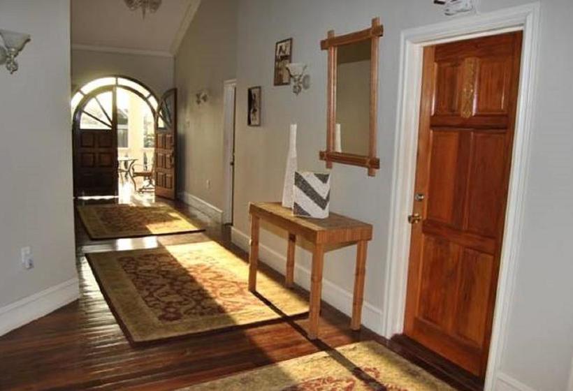 هتل El Dorado Inn