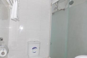 בית מלון כפרי Sentinel Apartments & Suites Limited