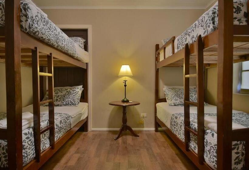 Pista Q Hostel And Apartments