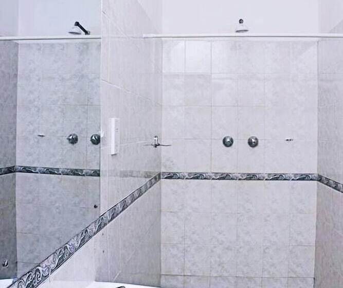 هاستل Tulia House Backpackers