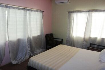 تختخواب و صبحانه Eden Lodge