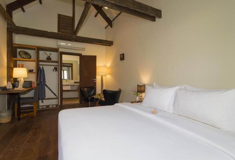 تختخواب و صبحانه Enkosa 4 Bedroom Wooden Luxury House