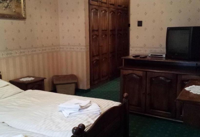 مبيت وإفطار Kocsis Panzió és étterem