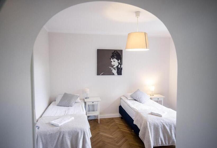 تختخواب و صبحانه Manor House Inn Csopak