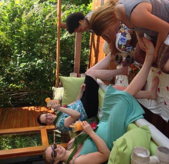 تختخواب و صبحانه Naveria Heights Lodge