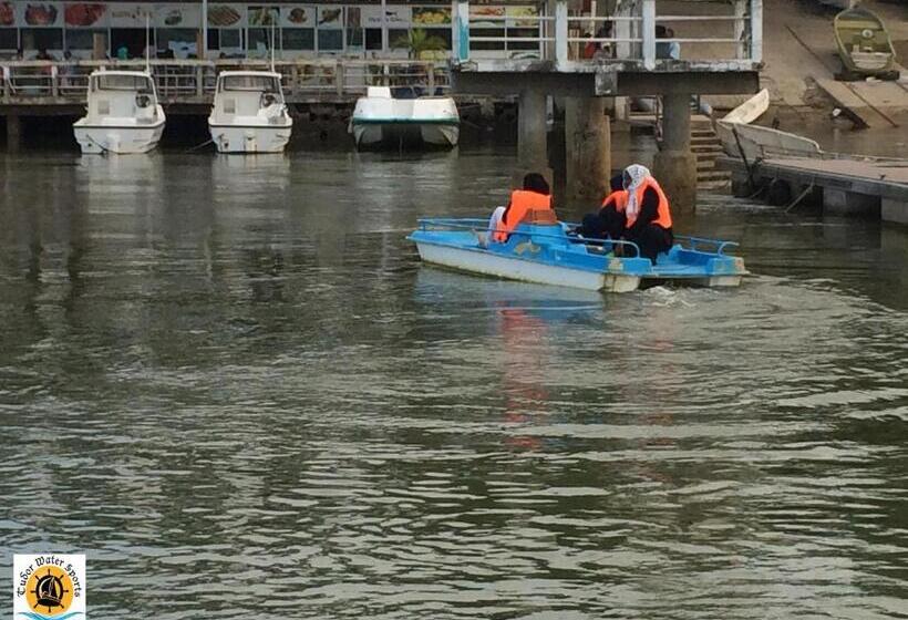 تختخواب و صبحانه Tudor Water Sports