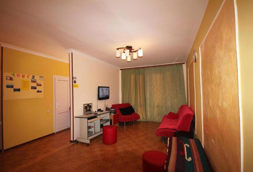 Center Hostel And Tours