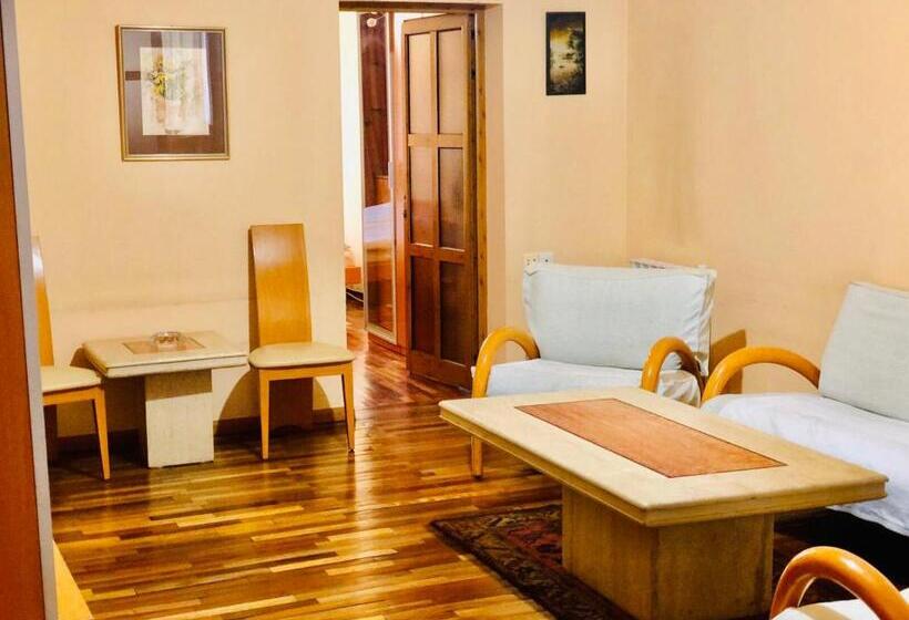Center Hostel And Tours