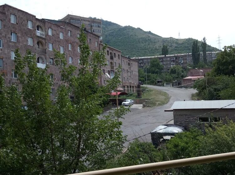 هتل Sanahin Bridge