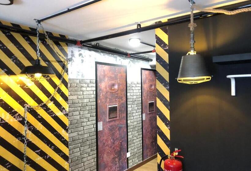 هاستل Escapade Prison Suites Petaling Jaya
