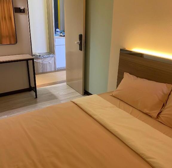 Clock Inn Backpackers Hostel