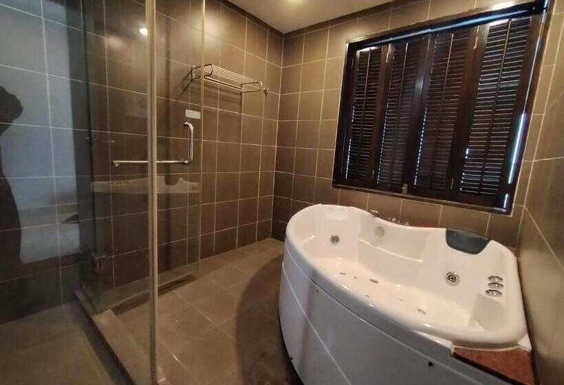 Отель Buluh Inn @ Gold Coast Morib