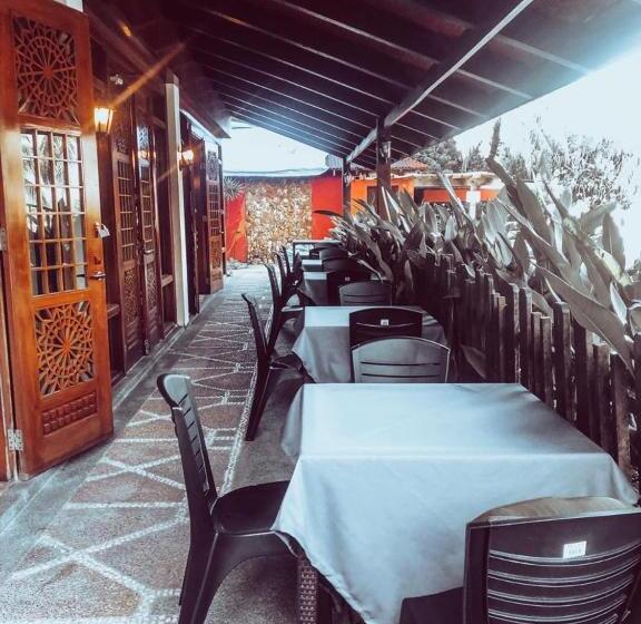 منتجع The Lagoon Water Chalet