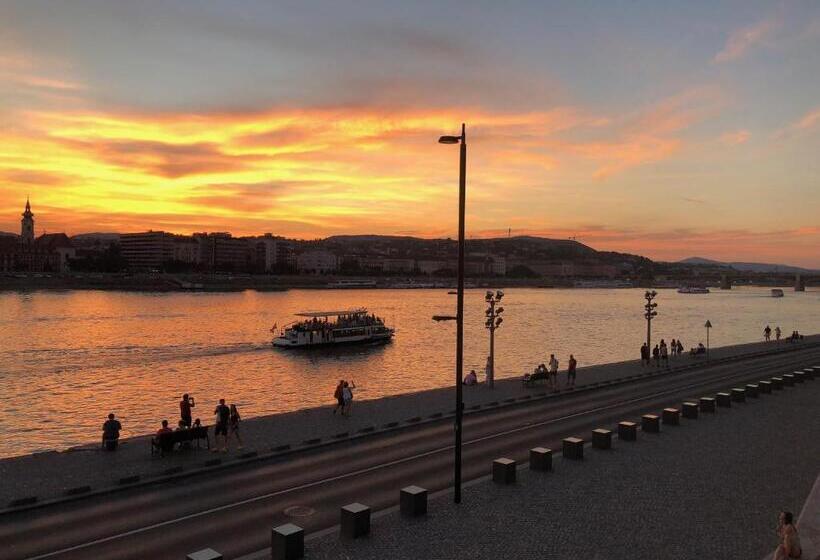 تختخواب و صبحانه Anabelle Bed And Budapest