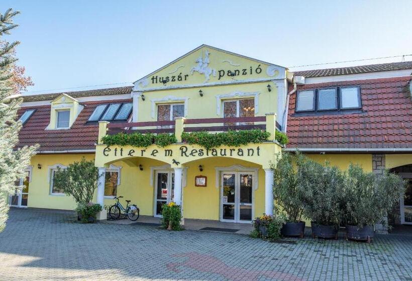 צימר Huszár Panzió és étterem