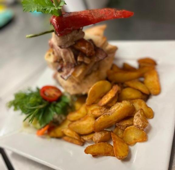تختخواب و صبحانه Malom Club Panzió